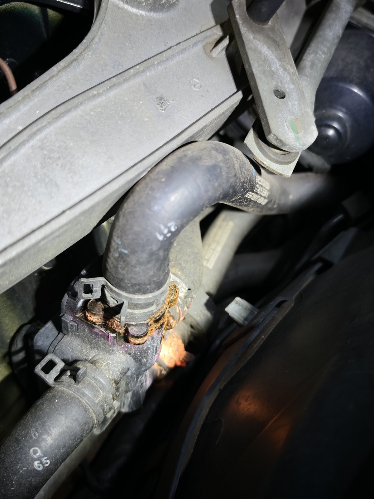 Rò rỉ ống nước trên động cơ BMW