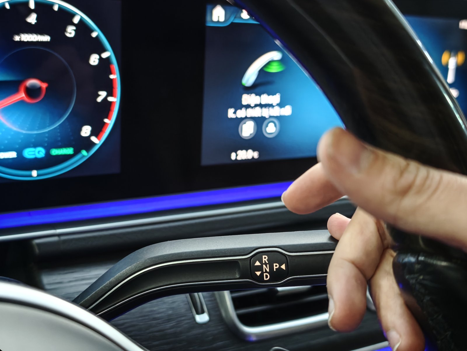 Cần số trên vô lăng Mercedes GLE 2023