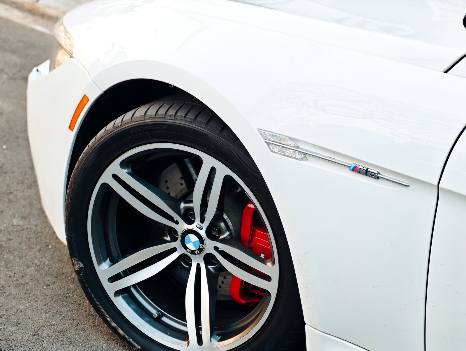 Đĩa phanh trên BMW M6 nguyên bản