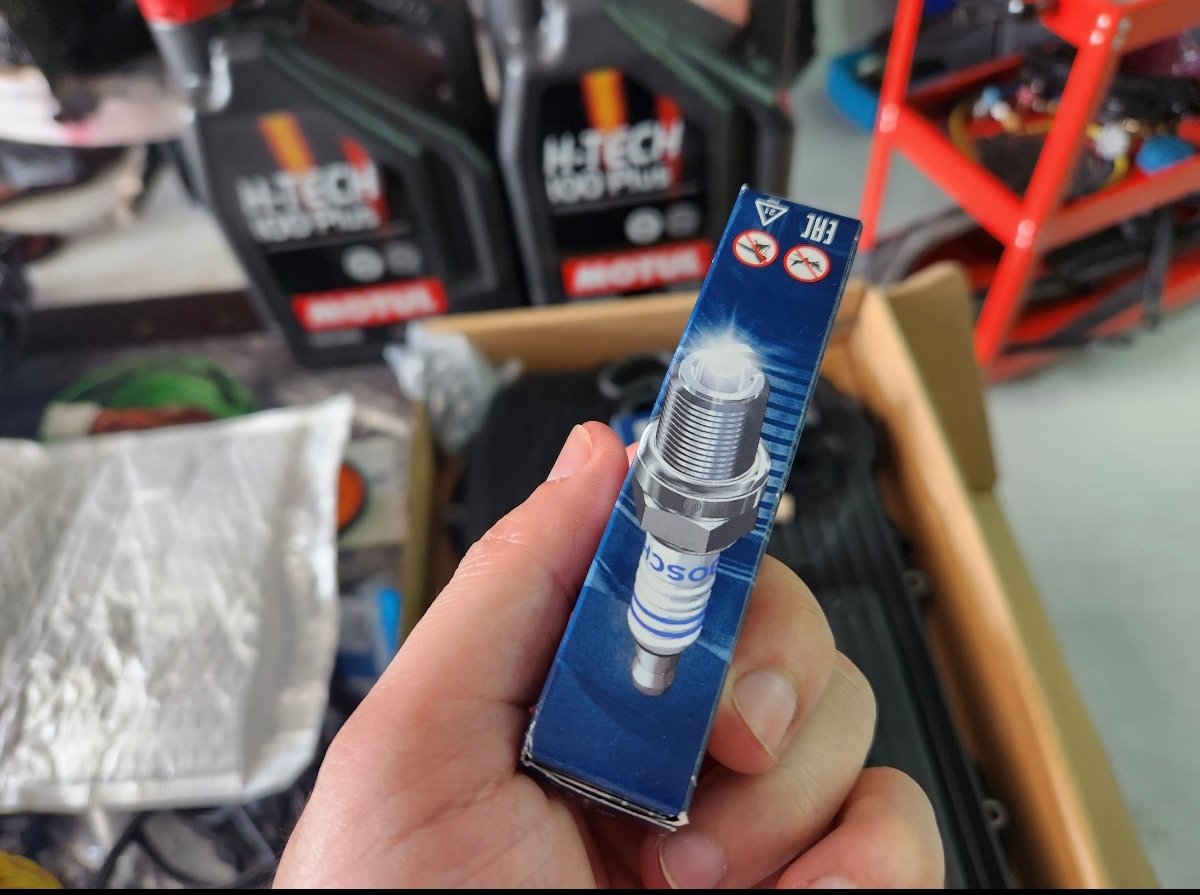 Hộp bugi Bosch dùng tại xưởng — nhà sản xuất bán trực tiếp dưới thương hiệu của mình