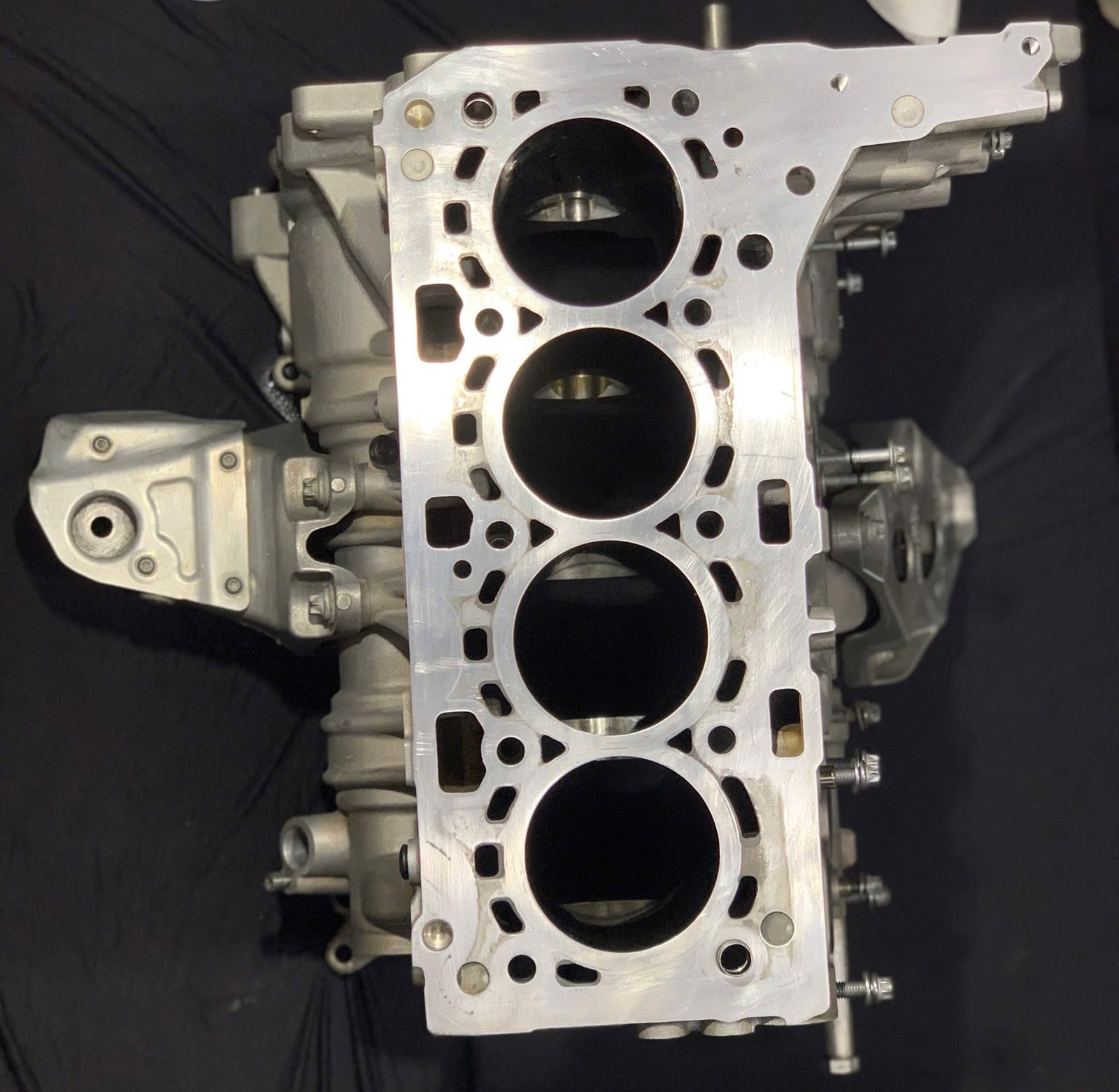 Block của động cơ BMW B48 là dạng close deck