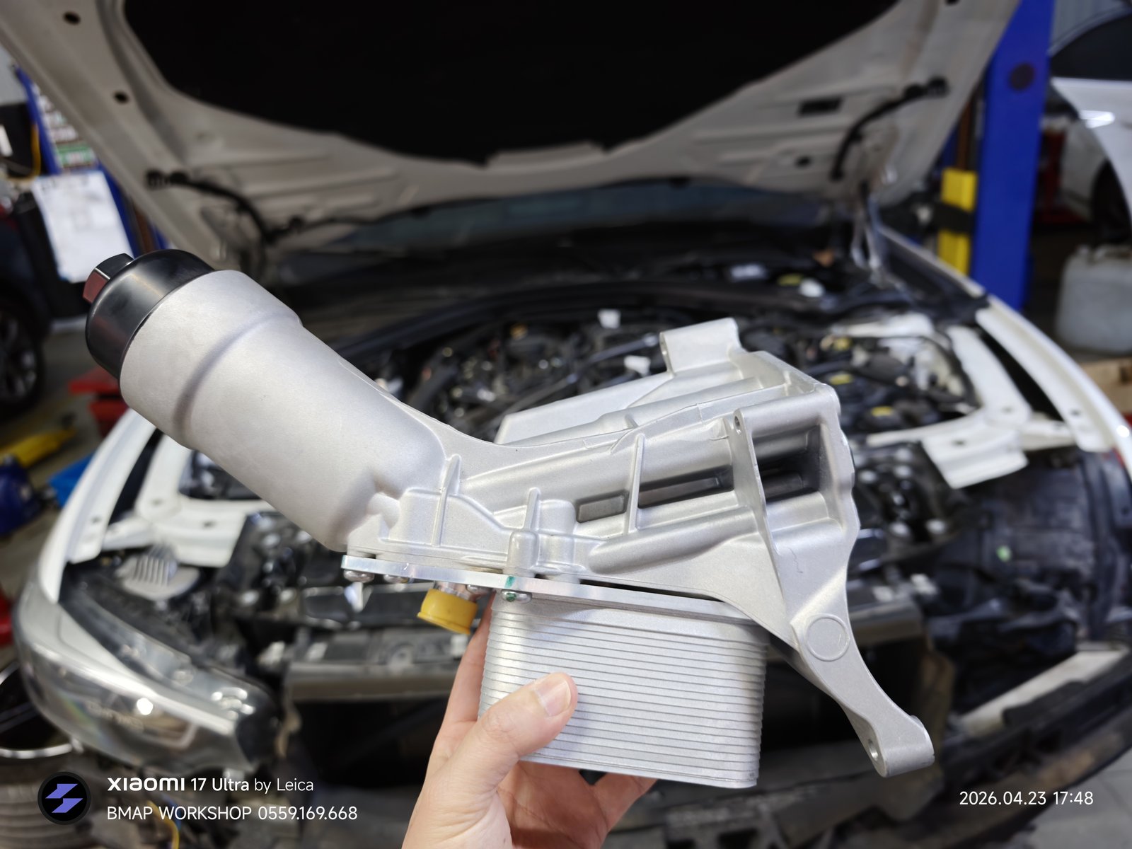 Cốc lọc dầu nhôm trên động cơ BMW B48