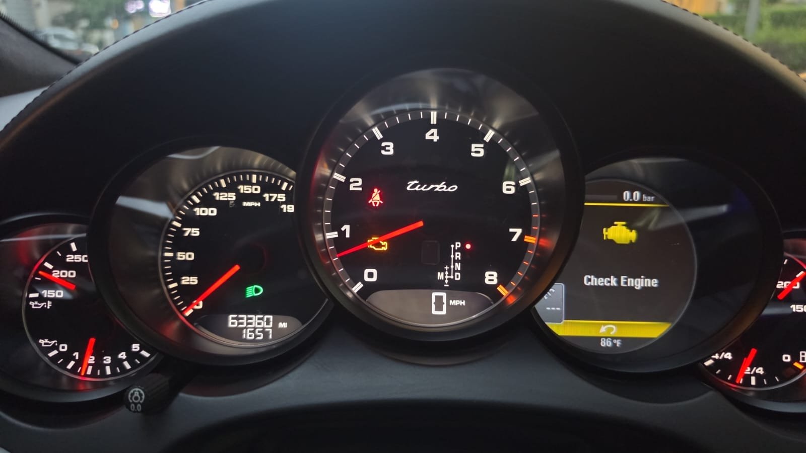 Đèn báo check engine của Porsche khi khách mang xe tới BMAP