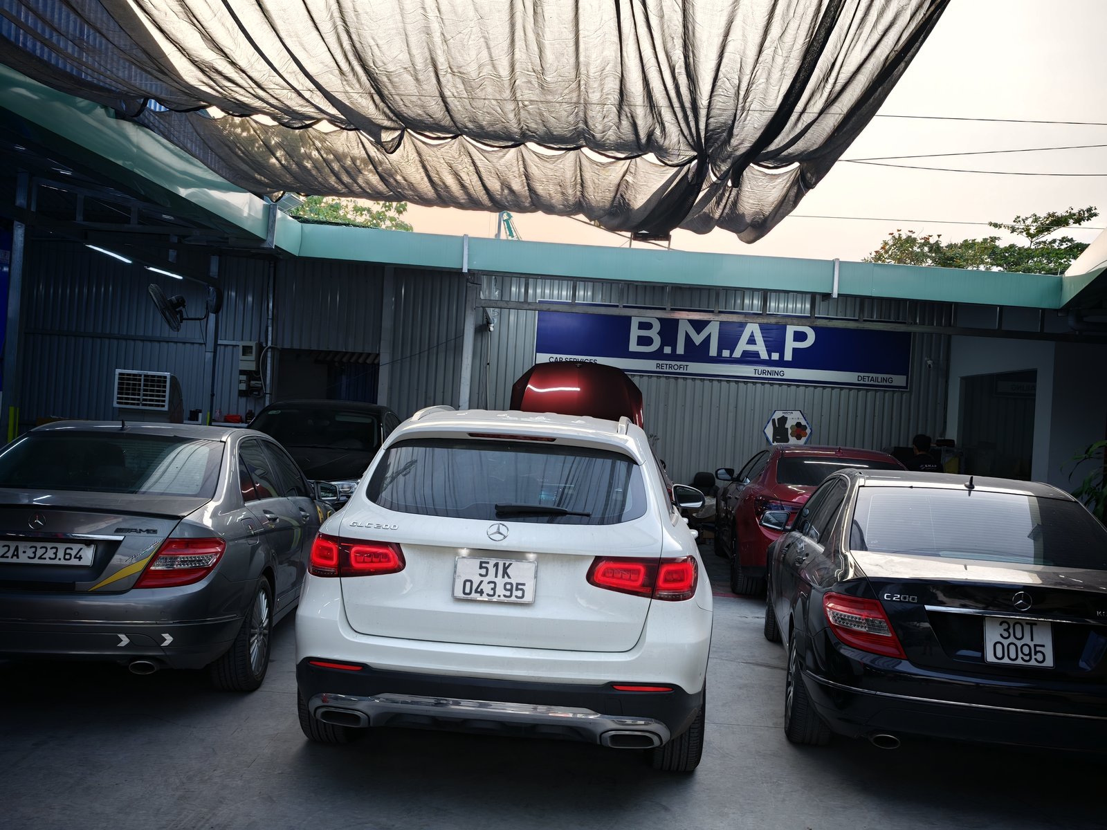 Mercedes GLC 300, C-Class và C200 tại xưởng BMAP Workshop, Quận 7