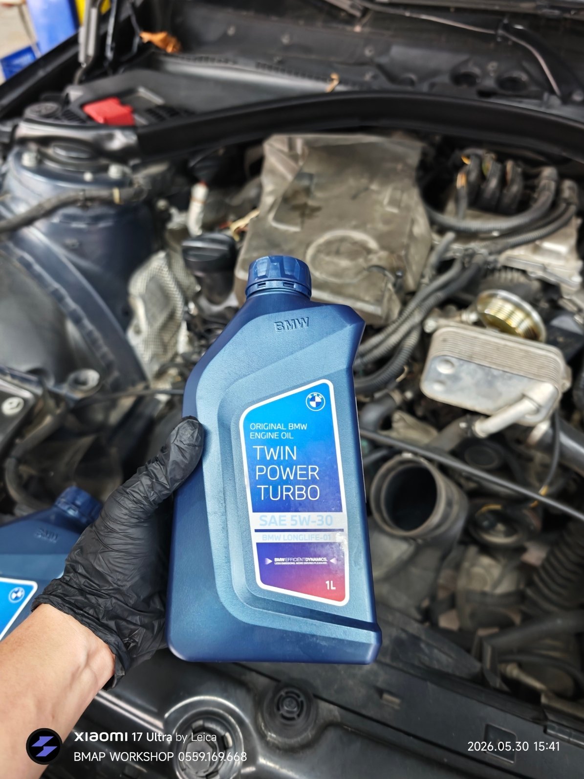 Dầu động cơ chính hãng BMW dùng tại xưởng