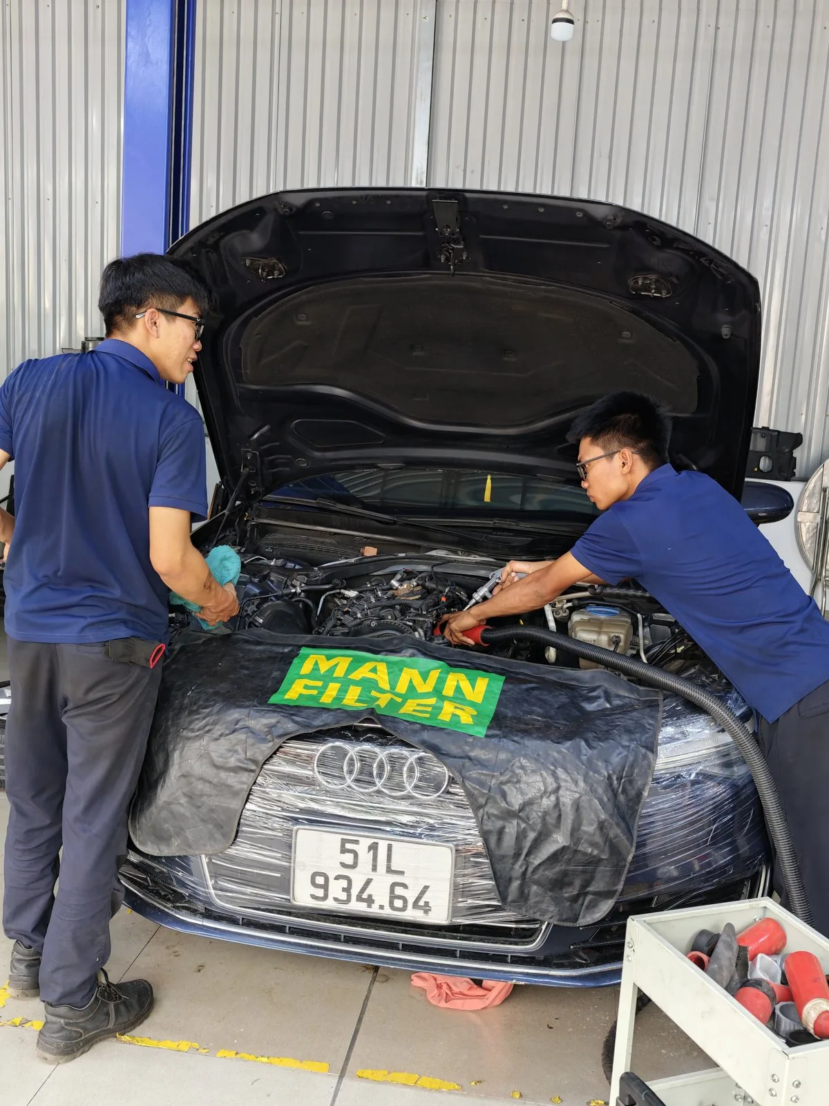 Vệ sinh buồng đốt bằng bắn hạt óc chó: xe nào cần, khi nào làm?
