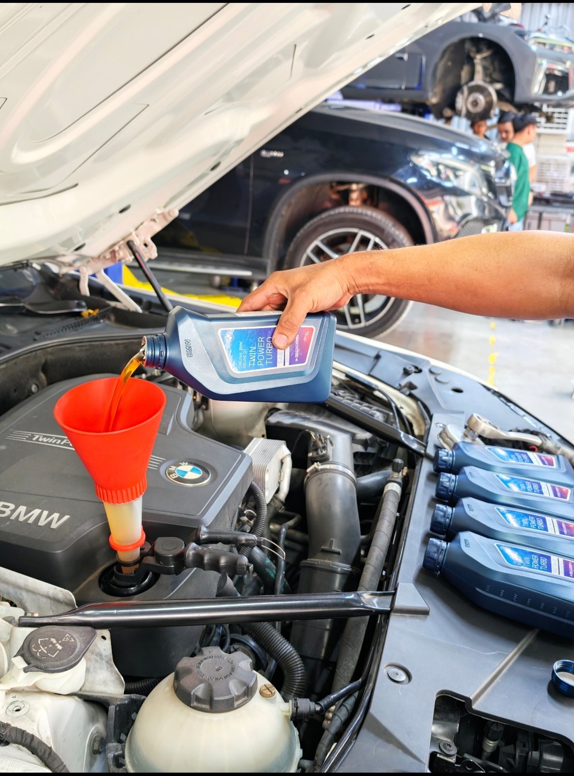 Thay dầu và lọc dầu cho BMW tại BMAP Workshop
