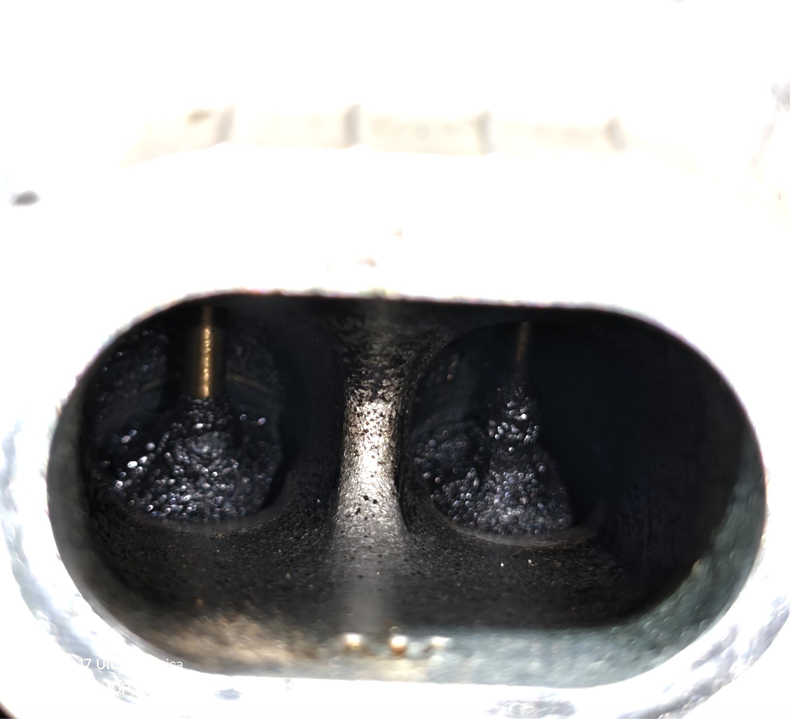 Muội carbon bám thành xupap trên động cơ N20 BMW