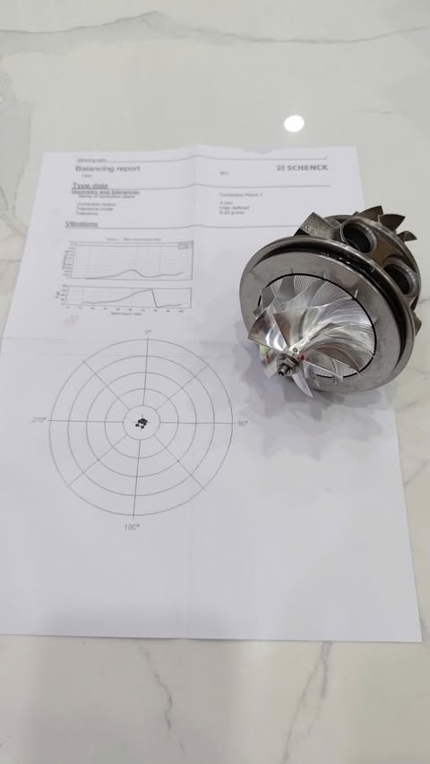 Cụm ruột turbo trên biên bản cân bằng động Schenck trước khi lắp