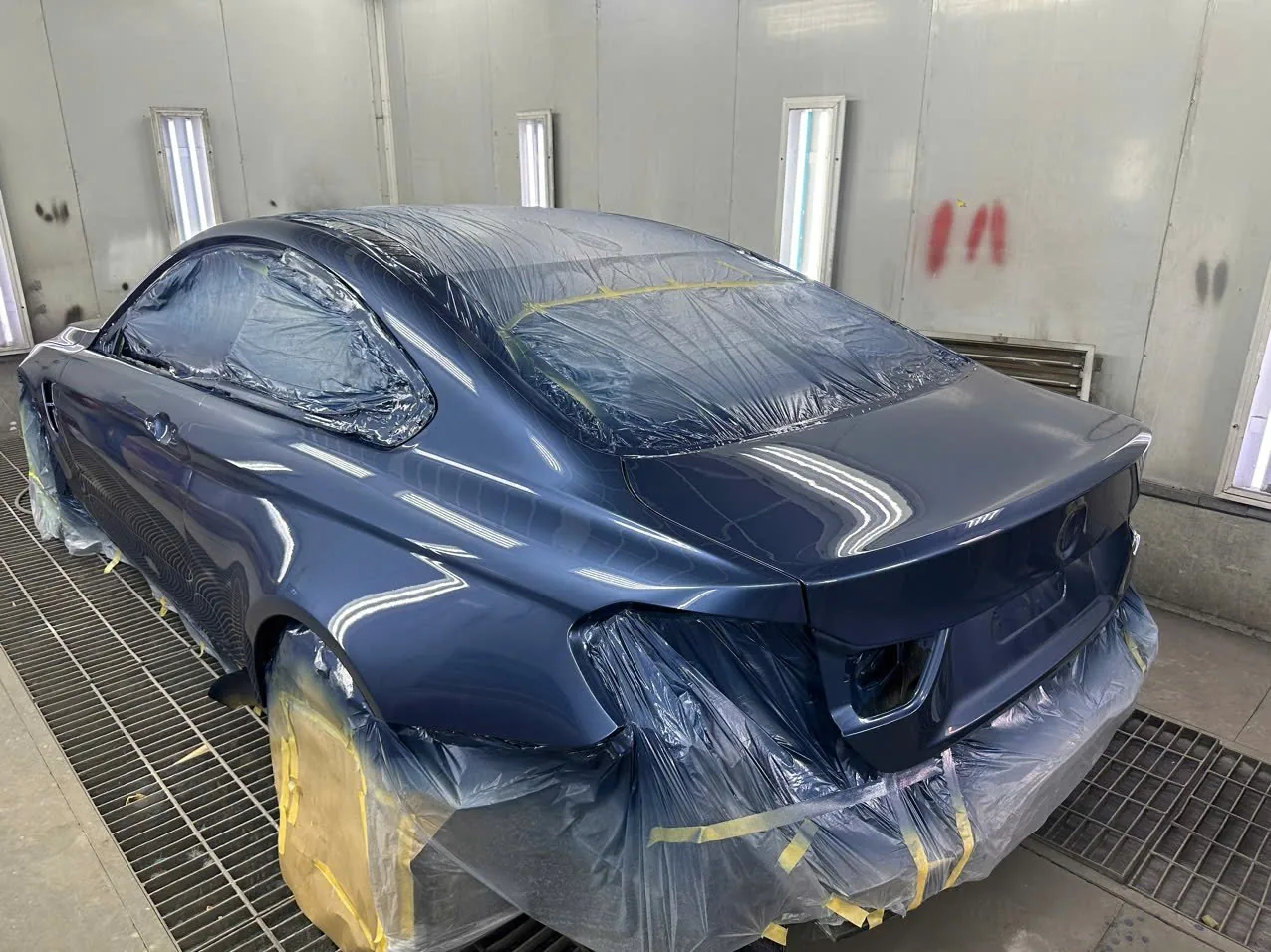 Lớp sơn artis race blue trên BMW 428i