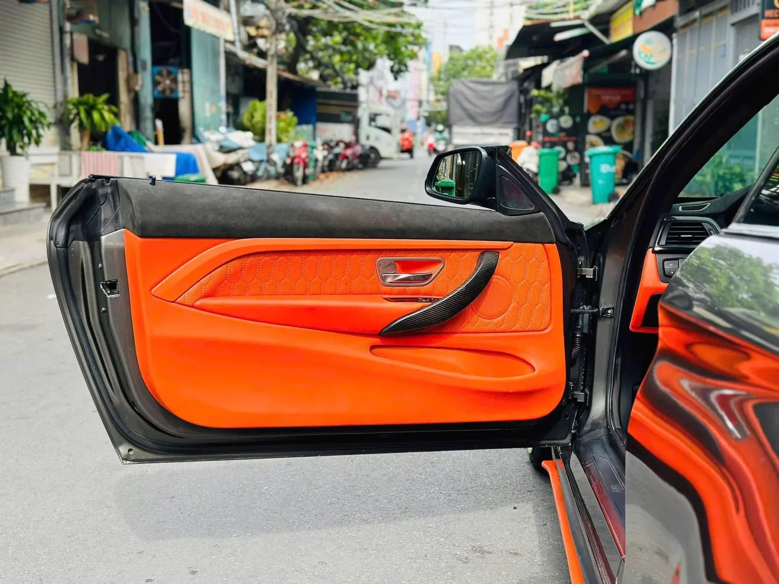 Bộ nội thất "hơ mẹt" style được tháo bỏ